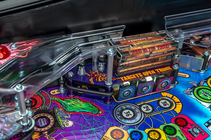 ELVIRA HOUSE OF HORRORS PREMIUM by Stern Pinball