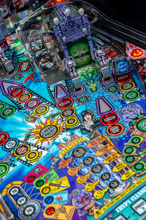 ELVIRA HOUSE OF HORRORS PREMIUM by Stern Pinball